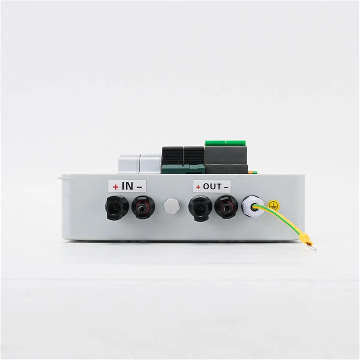 1 in 1 Out DC 600V Solar Photovoltaic PV Combiner Box with Protection 32A Fuse MCB SPD Waterproof IP65
1 in 1 Out DC 600V Solar Photovoltaic PV Combiner Box with Protection 32A Fuse MCB SPD Waterproof IP65