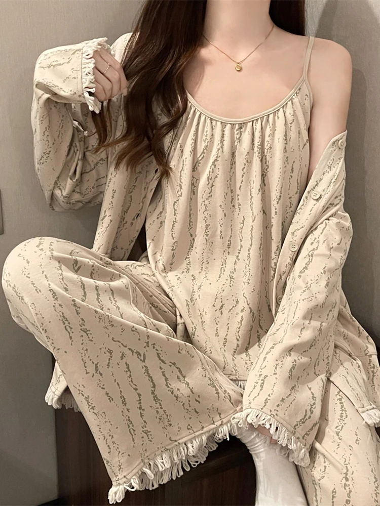 Elegant Striped Three-Piece Sleepwear Women's Spring Autumn Long Sleeve Loose Home Sweet Tassel Comfortable Home Clothes
Elegant Striped Three-Piece Sleepwear Women's Spring Autumn Long Sleeve Loose Home Sweet Tassel Comfortable Home Clothes