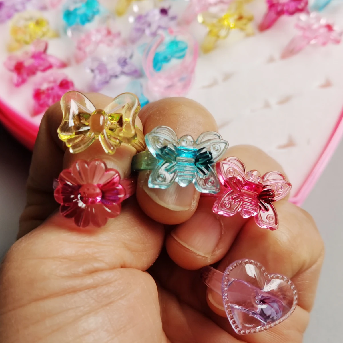 5pcs/Box Rings For Girls Kids Child Jewelry Adjustable Little Crystal Play Box Gift Toy Pretend Dress Up Rhinestone Ring
5pcs/Box Rings For Girls Kids Child Jewelry Adjustable Little Crystal Play Box Gift Toy Pretend Dress Up Rhinestone Ring