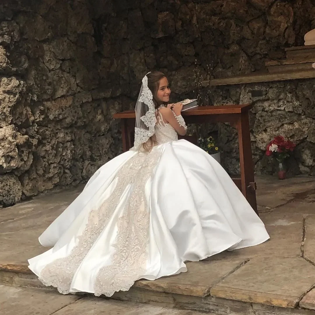Elegant Long Sleeves High Neck Flower Girls Dress For Weddings Lace Appliques Crystal Beads Princess Kids Birthday Party Gowns
Elegant Long Sleeves High Neck Flower Girls Dress For Weddings Lace Appliques Crystal Beads Princess Kids Birthday Party Gowns