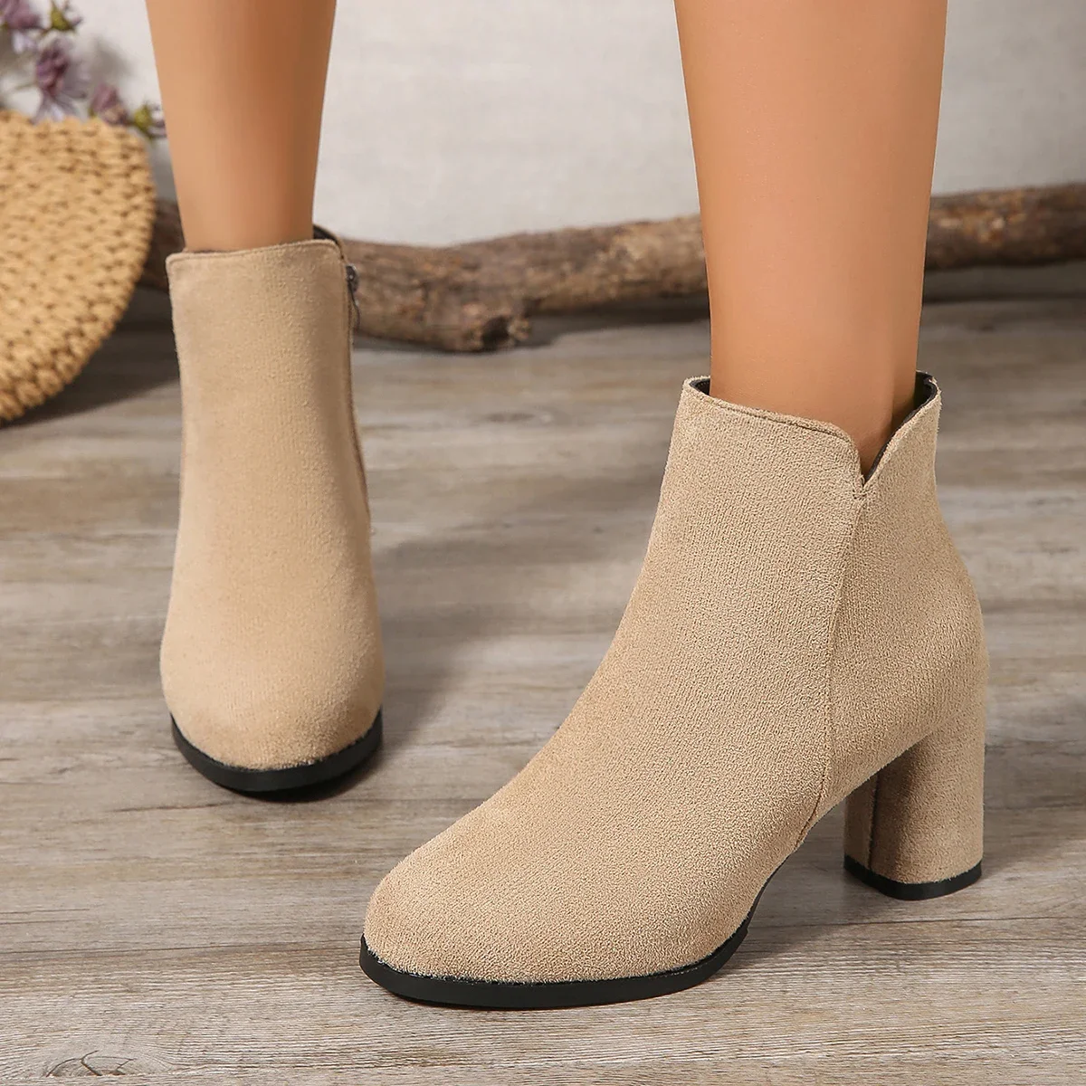 Women's Ankle Boots High Quality Suede Casual Boots Side Zipper Ankle Boots Fashion Pointed High-heeled Booties Bottines Femmes
Women's Ankle Boots High Quality Suede Casual Boots Side Zipper Ankle Boots Fashion Pointed High-heeled Booties Bottines Femmes