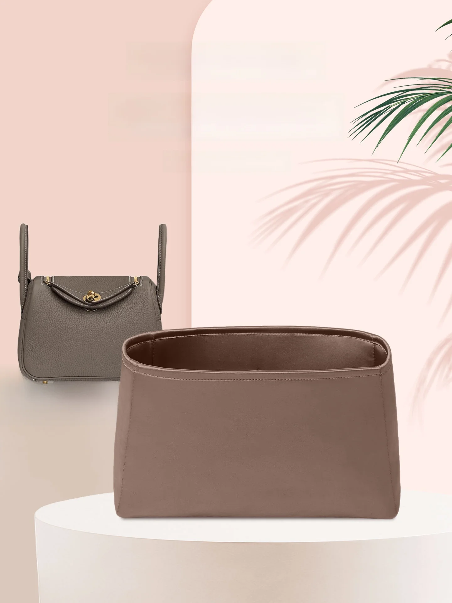 Elegant Silk Lined Organizer Insert Bag for Lindy Handbag Interior Storage And Organization Women's Fashion Accessory
Elegant Silk Lined Organizer Insert Bag for Lindy Handbag Interior Storage And Organization Women's Fashion Accessory