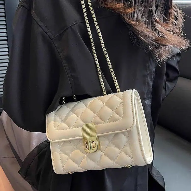 Women Commute Shoulder Bag 2026 New Vintage Solid Color Large Capacity Simple Daily Versatile Handbag
Women Commute Shoulder Bag 2026 New Vintage Solid Color Large Capacity Simple Daily Versatile Handbag