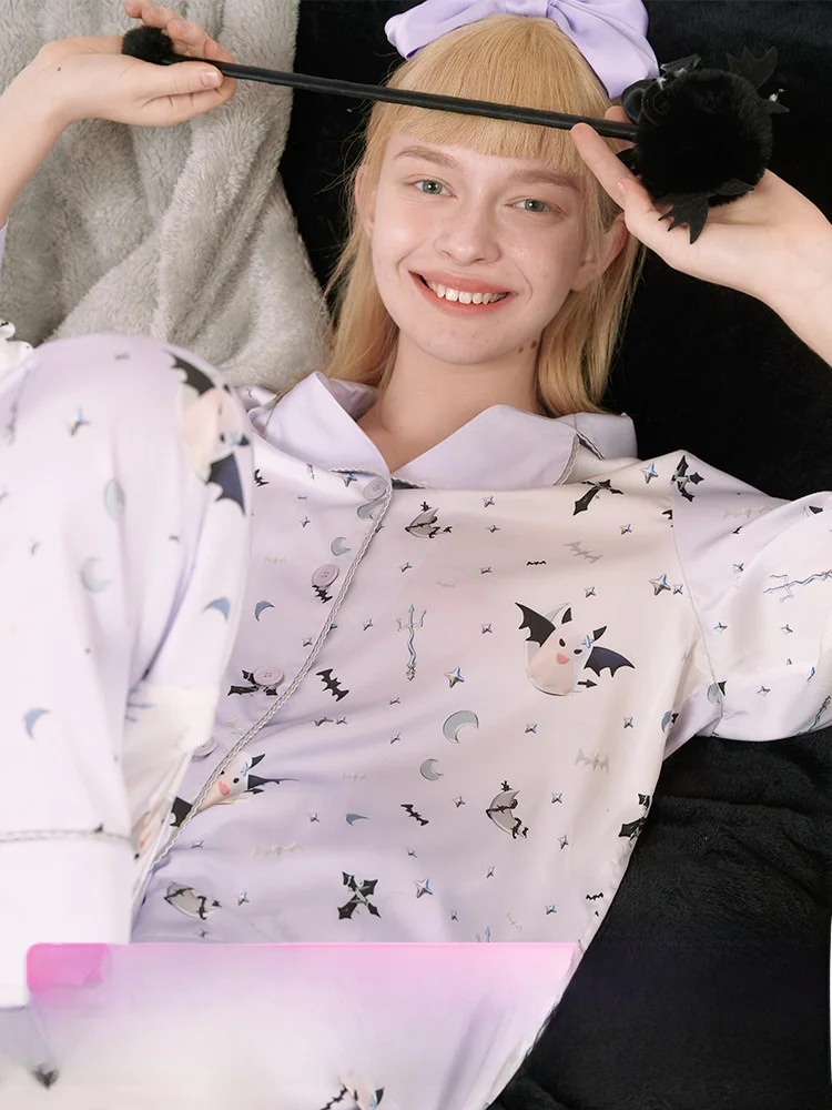 Chen Tianrun Ruumance Summer Home Clothes Set Women's Style Devil Print Sleepwear Soft Silk Dragon Velvet Fabric Short Sleeve
Chen Tianrun Ruumance Summer Home Clothes Set Women's Style Devil Print Sleepwear Soft Silk Dragon Velvet Fabric Short Sleeve