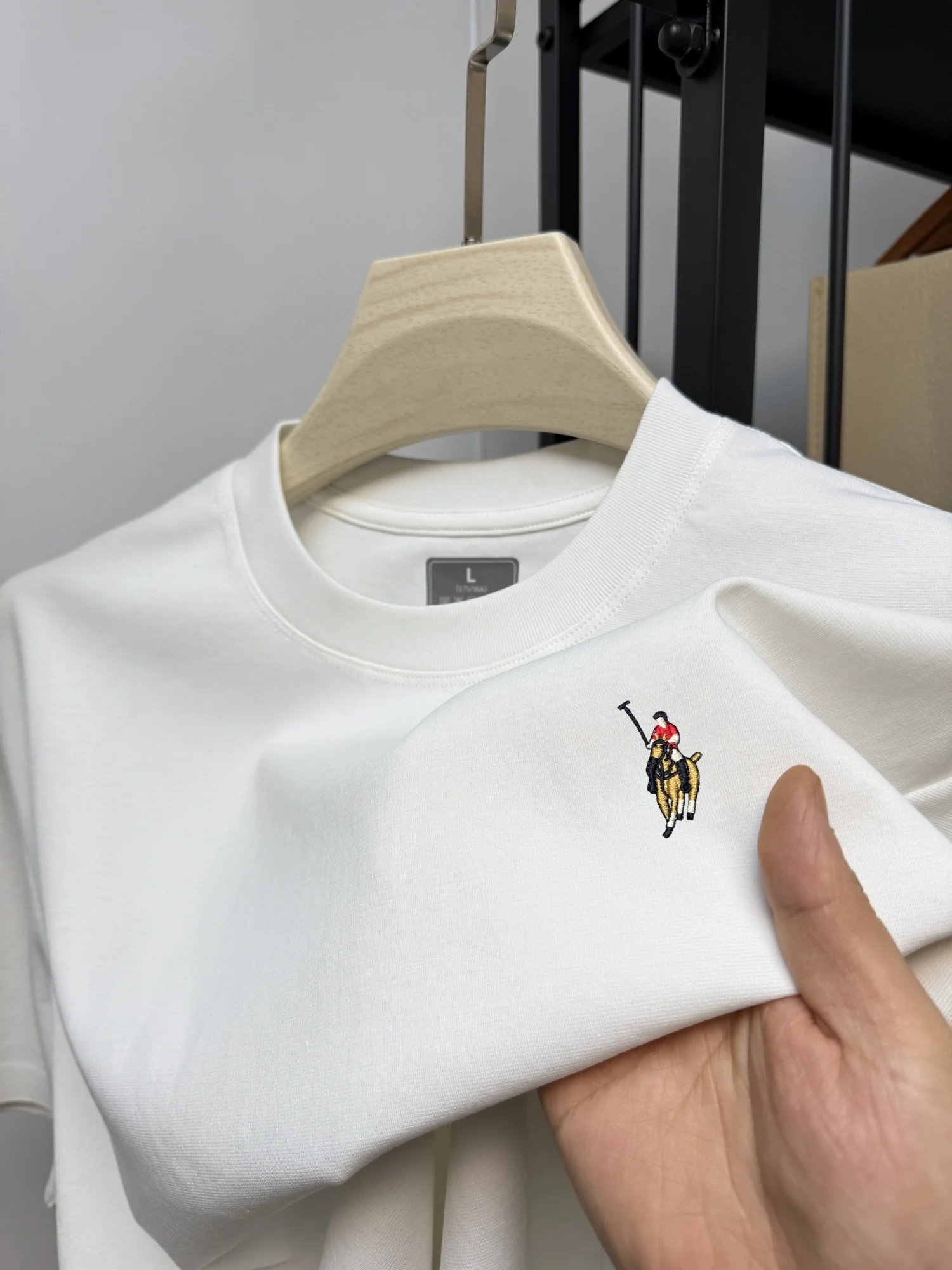 Summer Men's Elastic Short Sleeve Luxury Exquisite Embroidered Silk Cotton T-shirt High Quality Ice Silk Breathable Short Sleeve
Summer Men's Elastic Short Sleeve Luxury Exquisite Embroidered Silk Cotton T-shirt High Quality Ice Silk Breathable Short Sleeve