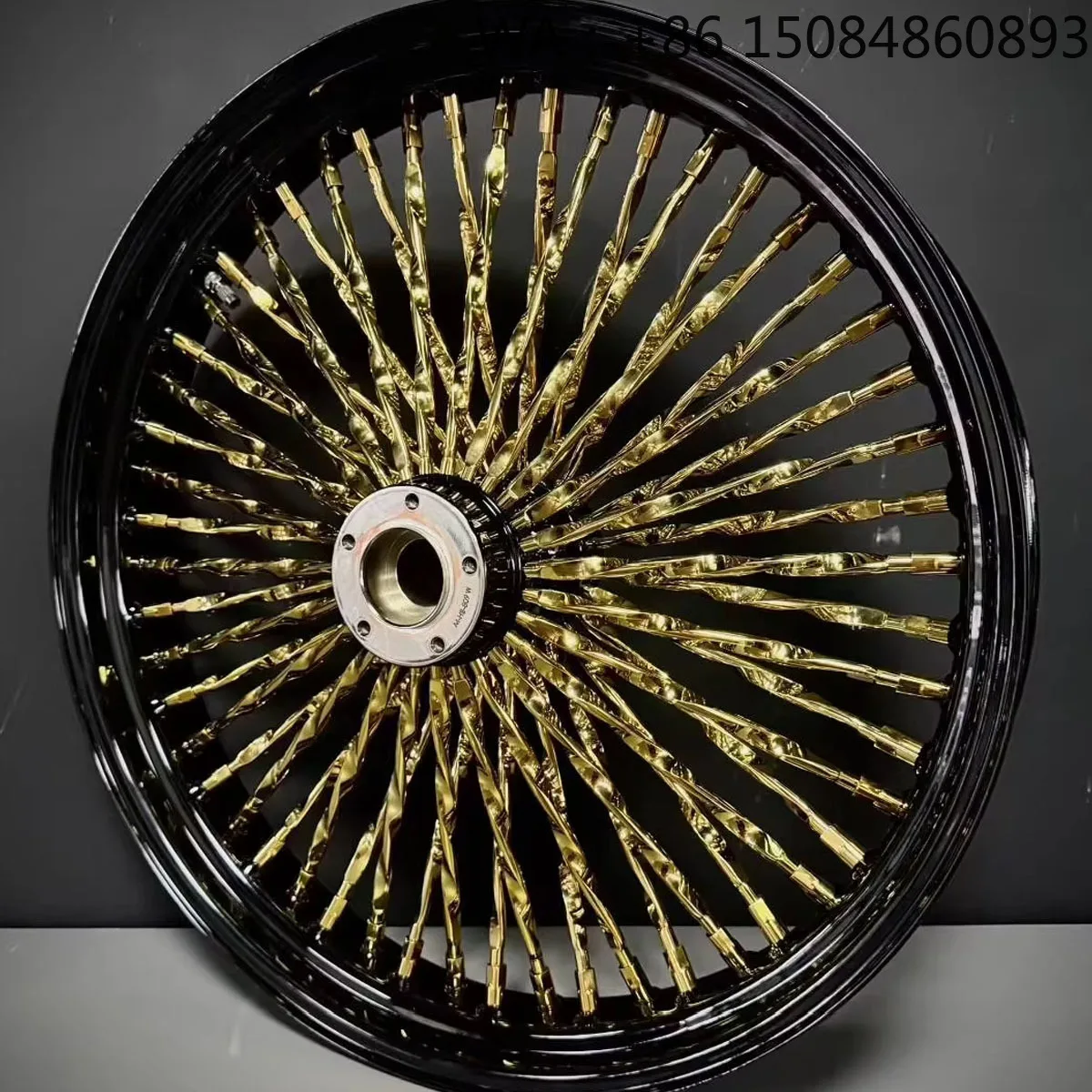 The same model as Zhang Xueji's car, motorcycle parts, golden alloy front rear wheel rims, late breakout model full frame compat
The same model as Zhang Xueji's car, motorcycle parts, golden alloy front rear wheel rims, late breakout model full frame compat