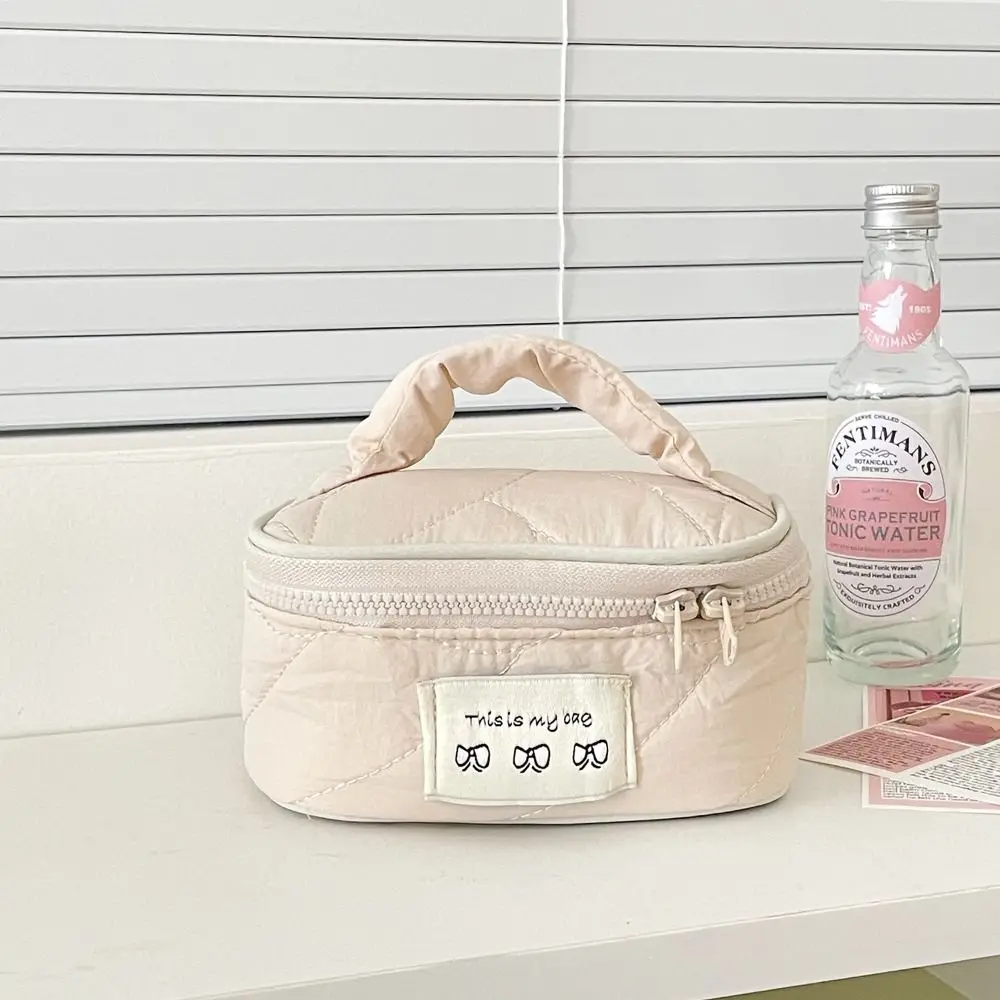 Fashion Creative Cosmetics Storage Bag Portable INS Handheld Makeup Bag Zipper Large Capacity Cosmetic Case Girls
Fashion Creative Cosmetics Storage Bag Portable INS Handheld Makeup Bag Zipper Large Capacity Cosmetic Case Girls