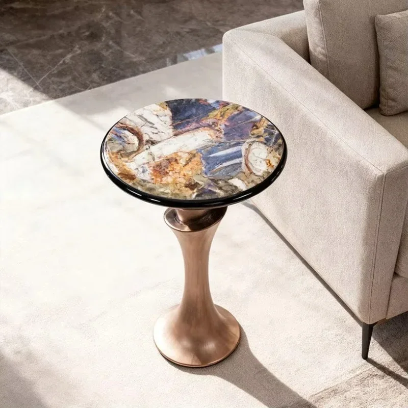 Round side table, marble countertop, metal frame
Round side table, marble countertop, metal frame
