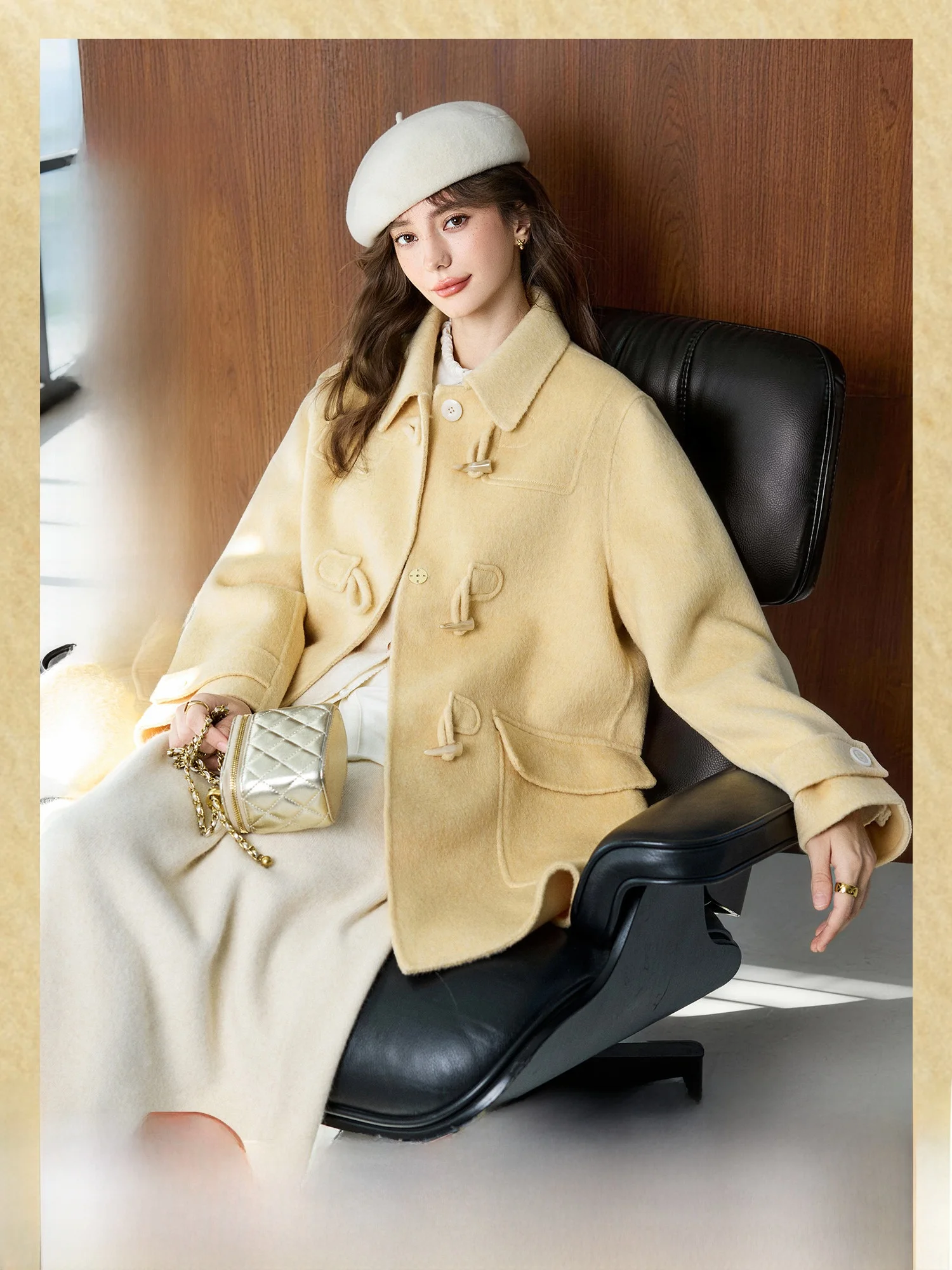 Fribourg Women's Woolen Coat ort Double-Faced Camel Wool College Sle Button-Up Loose Fit Long Sve Faion Outerwear
Fribourg Women's Woolen Coat ort Double-Faced Camel Wool College Sle Button-Up Loose Fit Long Sve Faion Outerwear