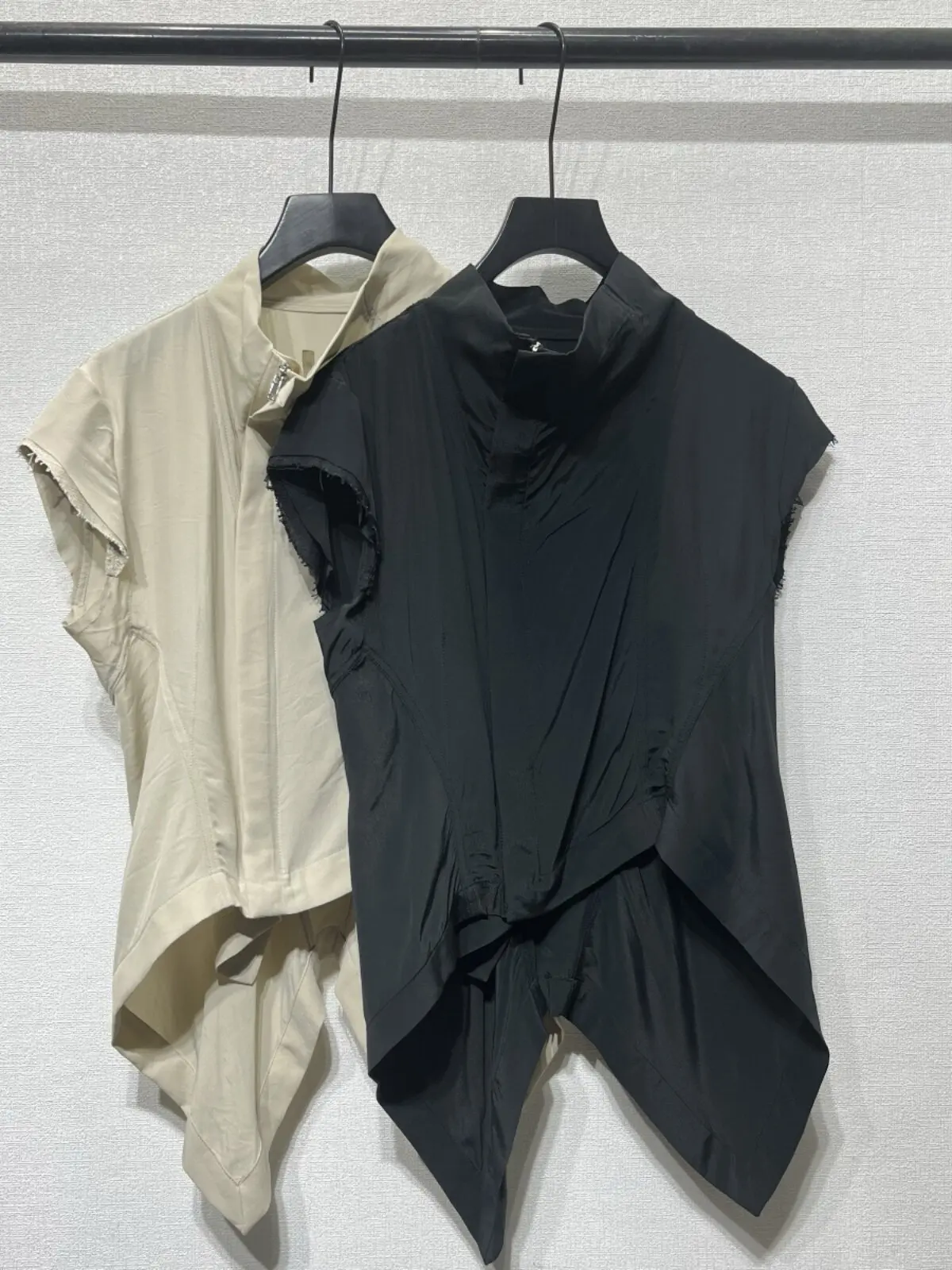 Top Women's Summer New Dark R-Street O-Style Sleeve Raw Hem Fishtail Hem Zipper Open Front Casual Thin Shirt Jacket Coat
Top Women's Summer New Dark R-Street O-Style Sleeve Raw Hem Fishtail Hem Zipper Open Front Casual Thin Shirt Jacket Coat