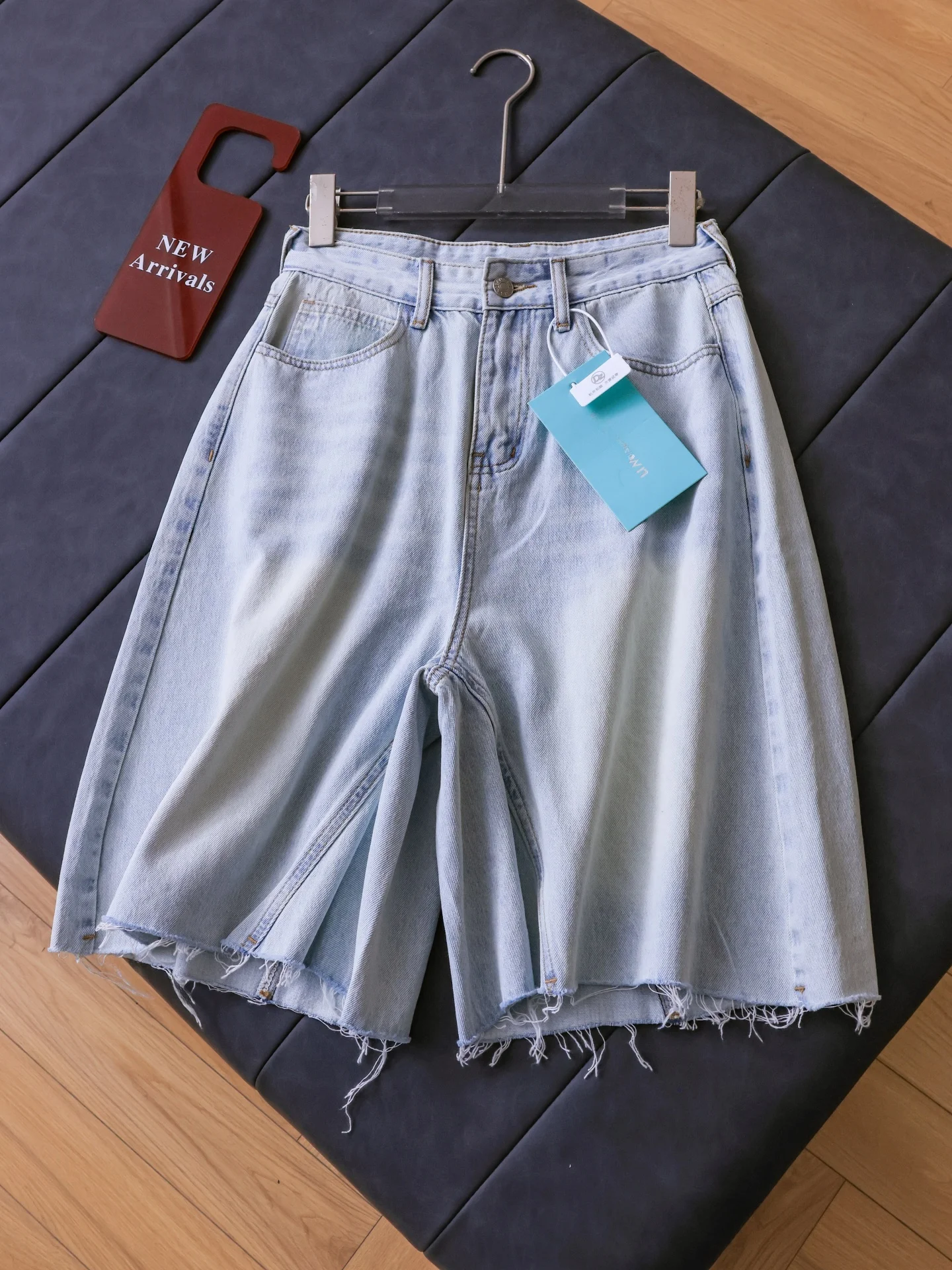 Light Blue High Waist Slimming Loose Straight Leg Jeans Washed Denim Wide Leg Pants Women's Summer Casual Cotton Blend
Light Blue High Waist Slimming Loose Straight Leg Jeans Washed Denim Wide Leg Pants Women's Summer Casual Cotton Blend