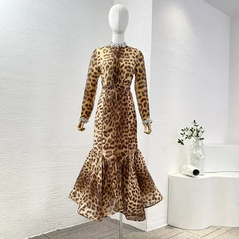 Linen Silk Latest New High Quality Brown Leopard Print Full Sleeve Diamonds and Pleat Ruched Skirt Intellectual Outfit Women Set
Linen Silk Latest New High Quality Brown Leopard Print Full Sleeve Diamonds and Pleat Ruched Skirt Intellectual Outfit Women Set