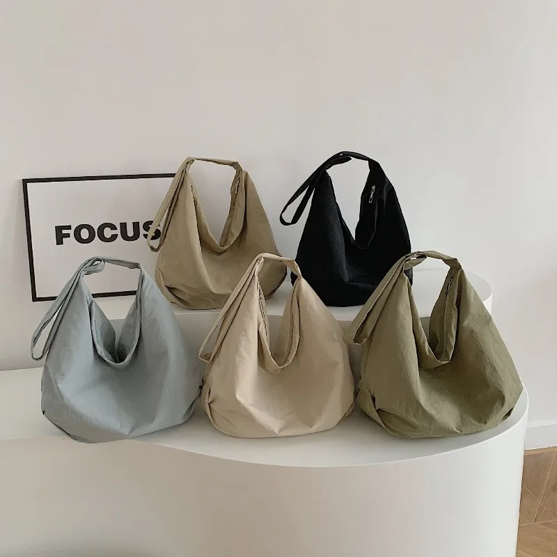 Нейлоновая минималистичная большая сумка для женщин, сумки на плечо, большая вместительная повседневная сумка через плечо, классные сумки для девочек, дизайнерская сумка Сумка Sac
Нейлоновая минималистичная большая сумка для женщин, сумки на плечо, большая вместительная повседневная сумка через плечо, классные сумки для девочек, дизайнерская сумка Сумка Sac