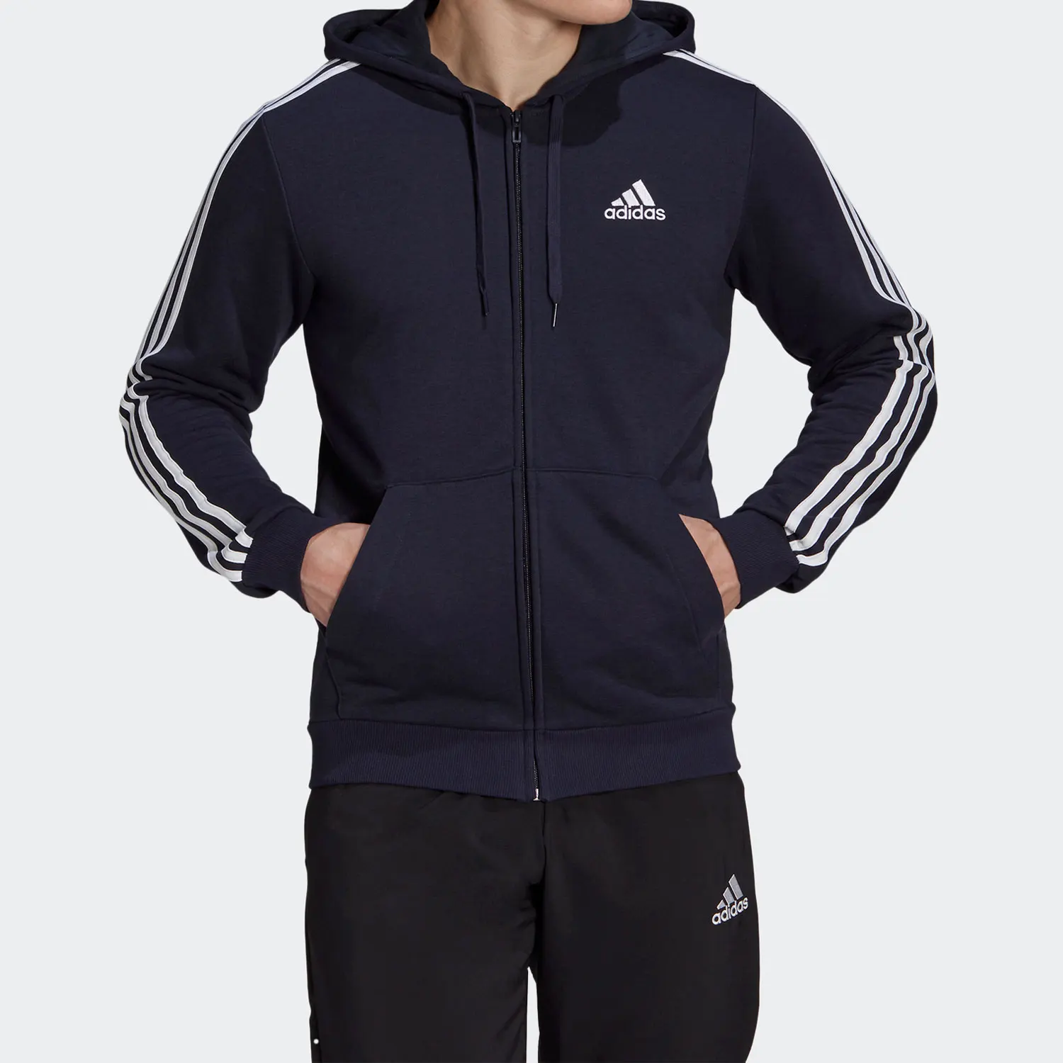 Оригинальная сезонная новая мужская спортивная куртка для тренировок Adidas GK9033
Оригинальная сезонная новая мужская спортивная куртка для тренировок Adidas GK9033