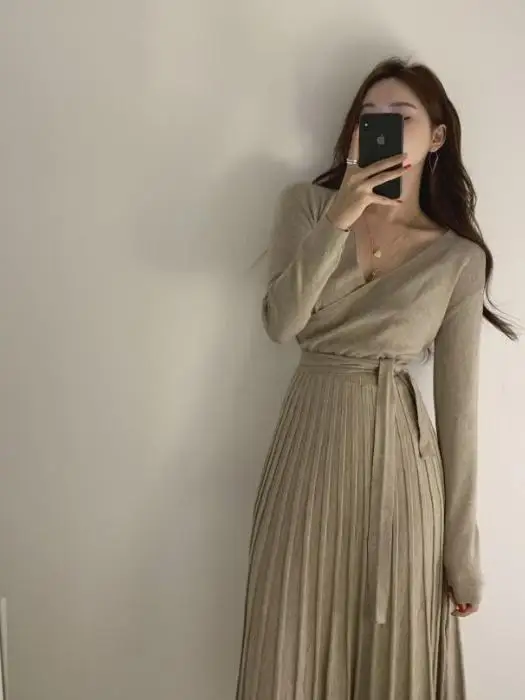 Retro Cross V-Neck Knitted Dress Autumn Winter Elegant Waist-Cinching Belted Skirt Sweater Dress Long Sleeve Midi Dress
Retro Cross V-Neck Knitted Dress Autumn Winter Elegant Waist-Cinching Belted Skirt Sweater Dress Long Sleeve Midi Dress