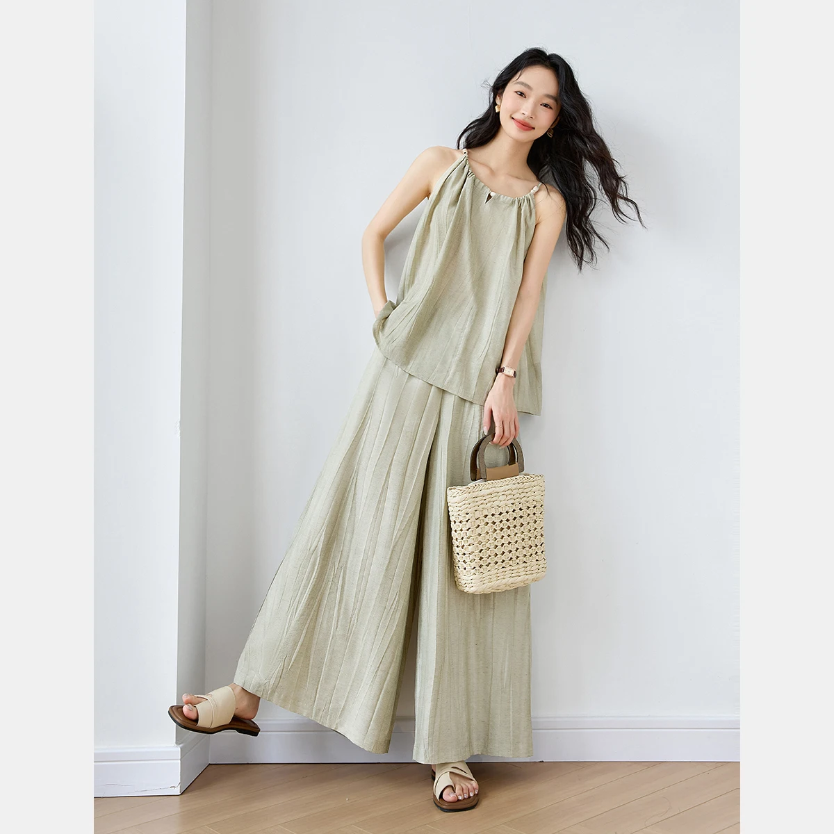 VIMLY Women's Elegant Pants Set Summer Casual Neckline with Beads Halter Top+Elastic Waist Wide Pants 2025 Simple Outfits
VIMLY Women's Elegant Pants Set Summer Casual Neckline with Beads Halter Top+Elastic Waist Wide Pants 2025 Simple Outfits