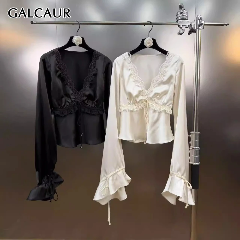 Женская рубашка GALCAUR: элегантная, с кружевными вставками, V-образным вырезом, длинным рукавом, свободного кроя, в стиле французской повседневной моды. Новинка осенней коллекции.
Женская рубашка GALCAUR: элегантная, с кружевными вставками, V-образным вырезом, длинным рукавом, свободного кроя, в стиле французской повседневной моды. Новинка осенней коллекции.