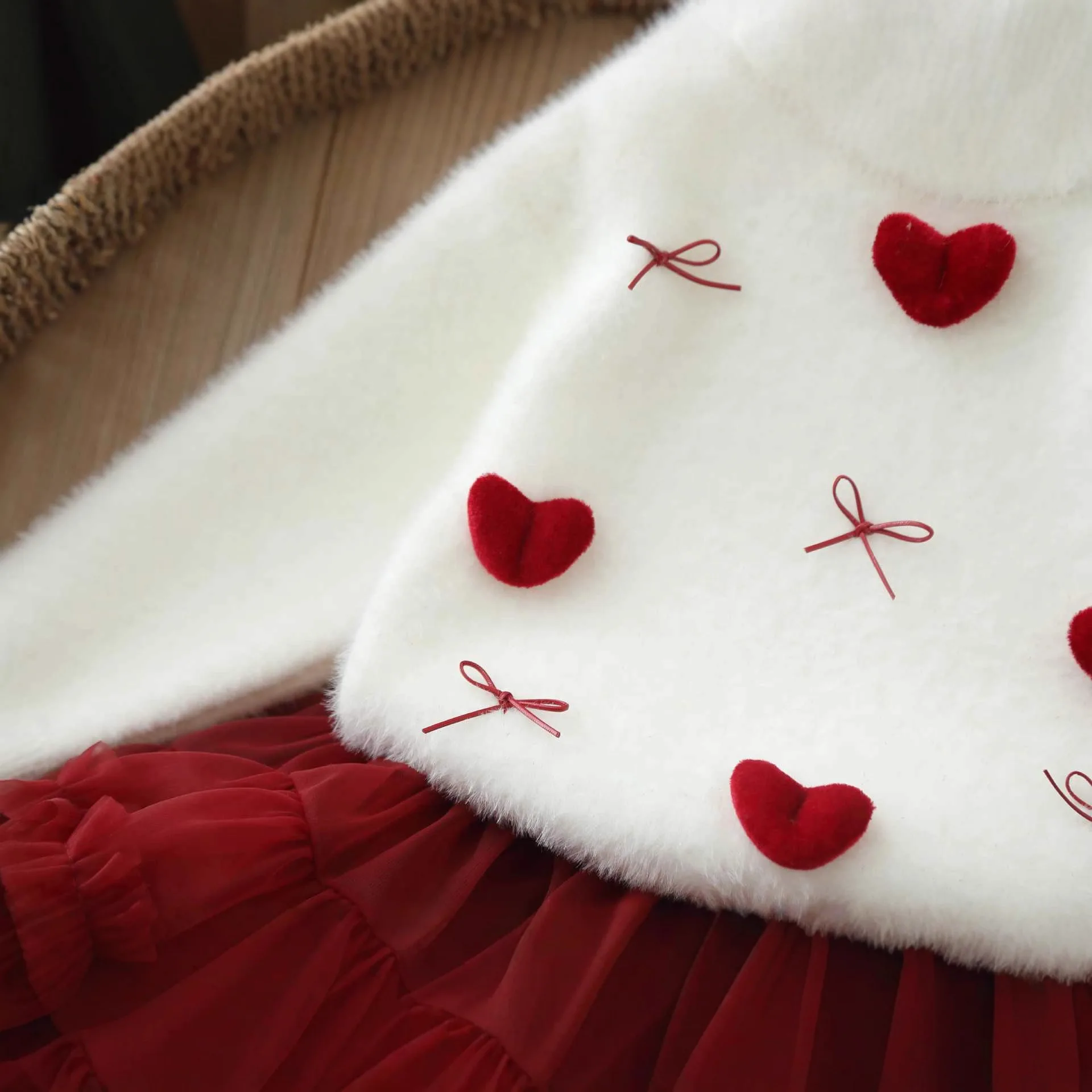 Утолщенный свитер для девочек, весенне-осенне-зимний новый детский корейский комплект с имитацией норки и флиса для волос, вязаный свитер
Утолщенный свитер для девочек, весенне-осенне-зимний новый детский корейский комплект с имитацией норки и флиса для волос, вязаный свитер