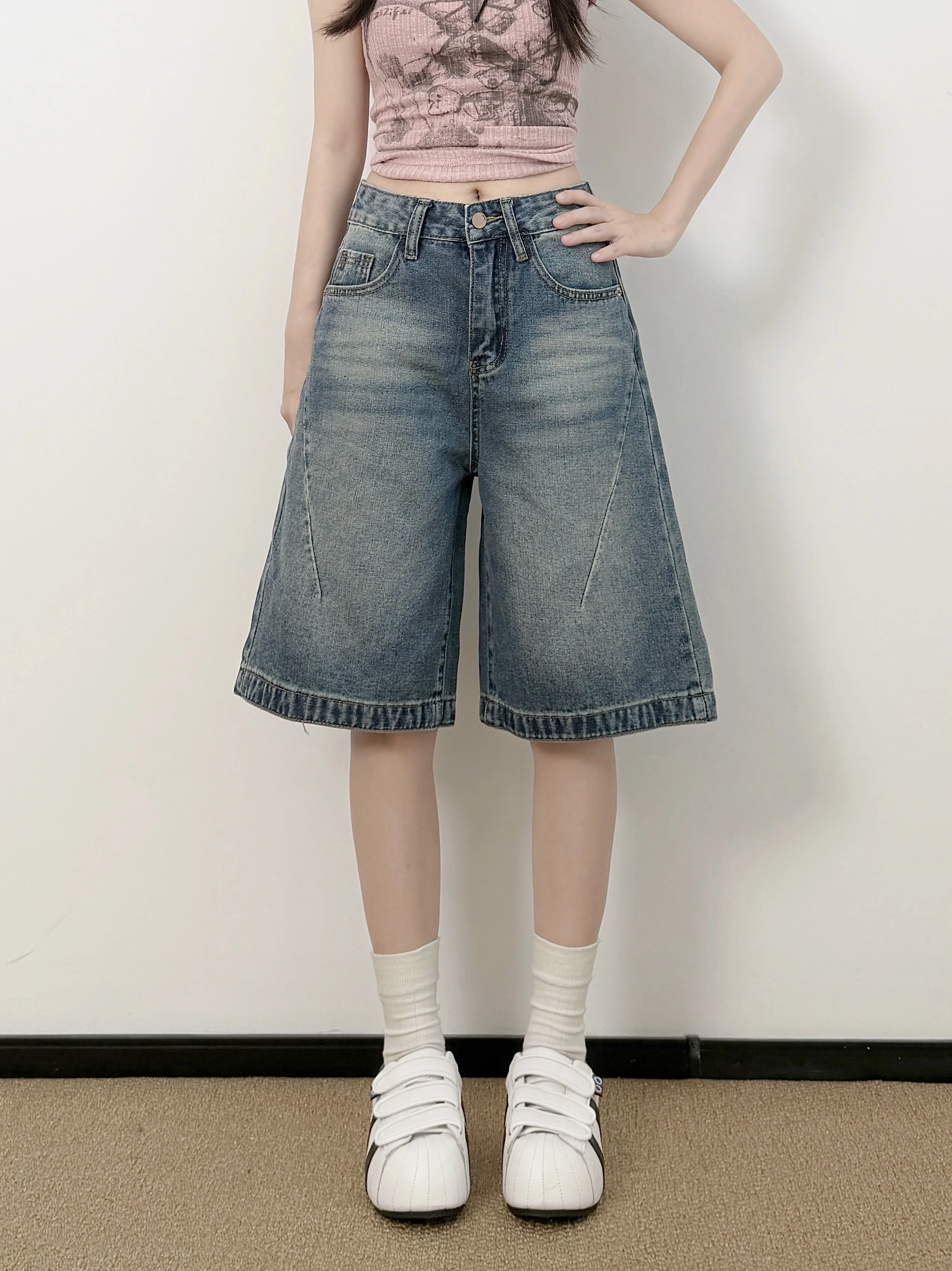 Retro Five-Point Women's Denim Shorts Summer Thin Wide Leg Loose Fit Straight Tube Mid-Calf Casual Comfortable Breathable
Retro Five-Point Women's Denim Shorts Summer Thin Wide Leg Loose Fit Straight Tube Mid-Calf Casual Comfortable Breathable