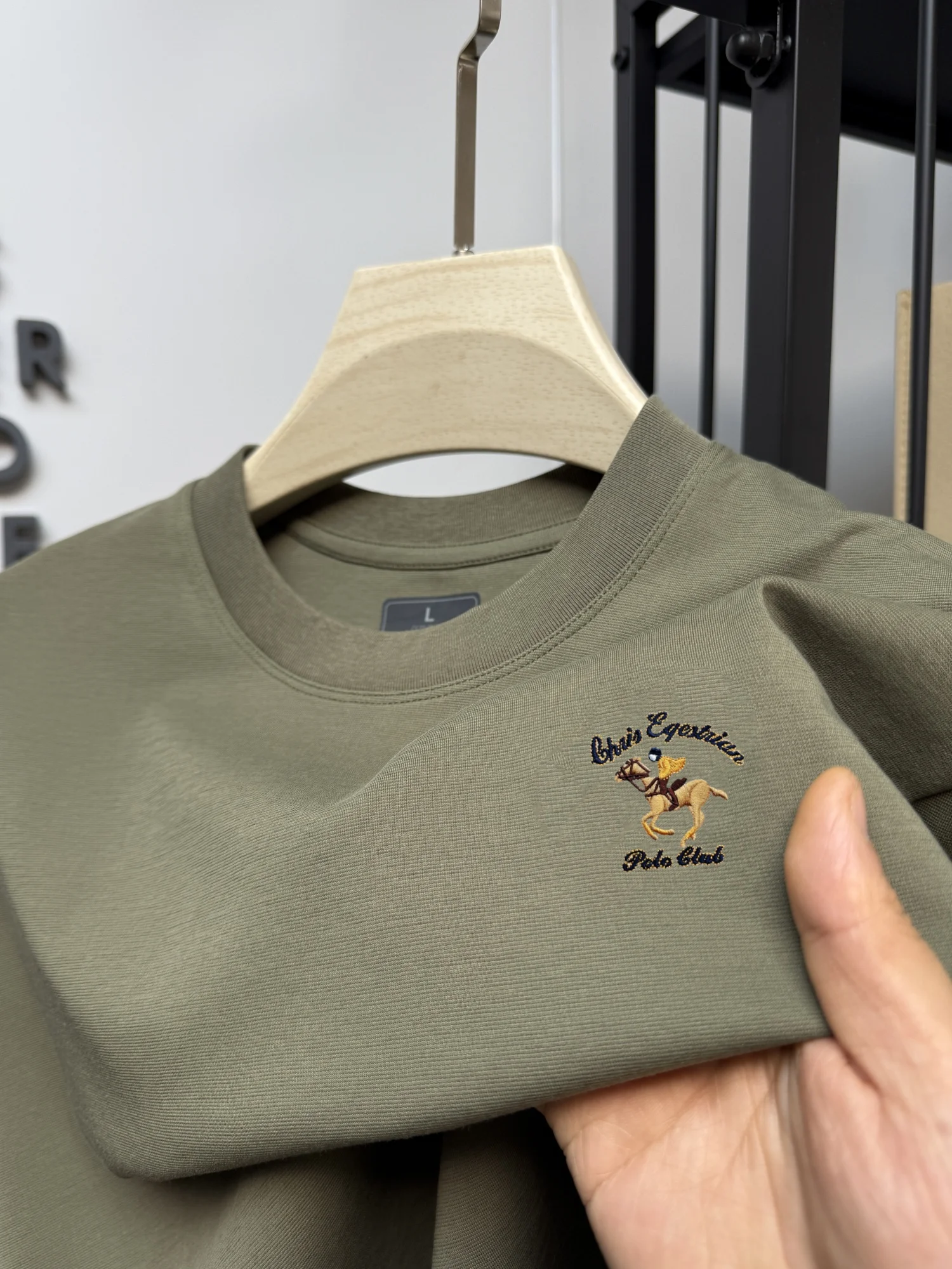 Designer fashion summer men's T-shirt short sleeved solid color 2025 new casual comfortable breathable loose fashion trend brand
Designer fashion summer men's T-shirt short sleeved solid color 2025 new casual comfortable breathable loose fashion trend brand