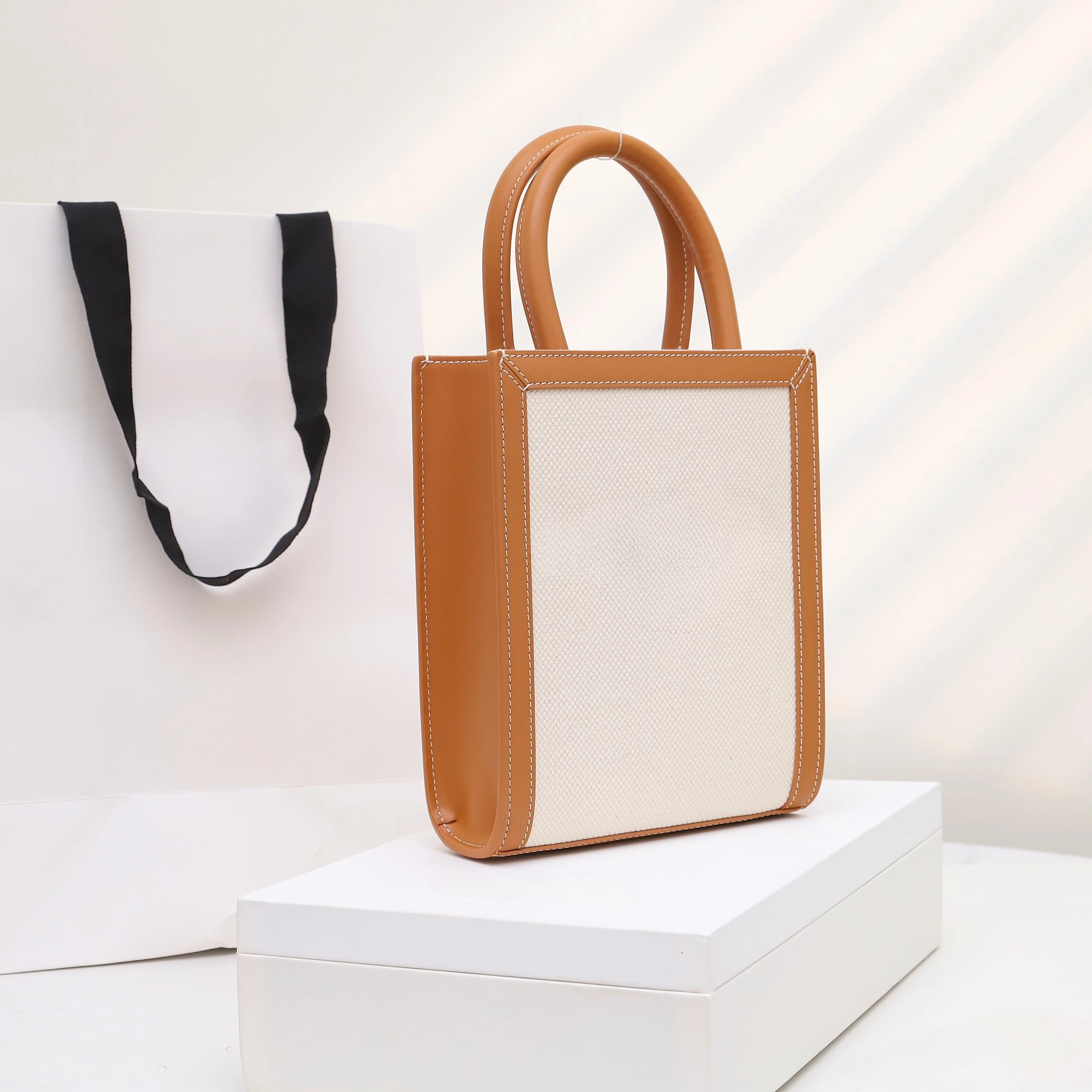 Luxury Designer Women's Shoulder Bags High Quality Genuine Leather Handbag Famous Brand Crossbody Bag 2025 New
Luxury Designer Women's Shoulder Bags High Quality Genuine Leather Handbag Famous Brand Crossbody Bag 2025 New