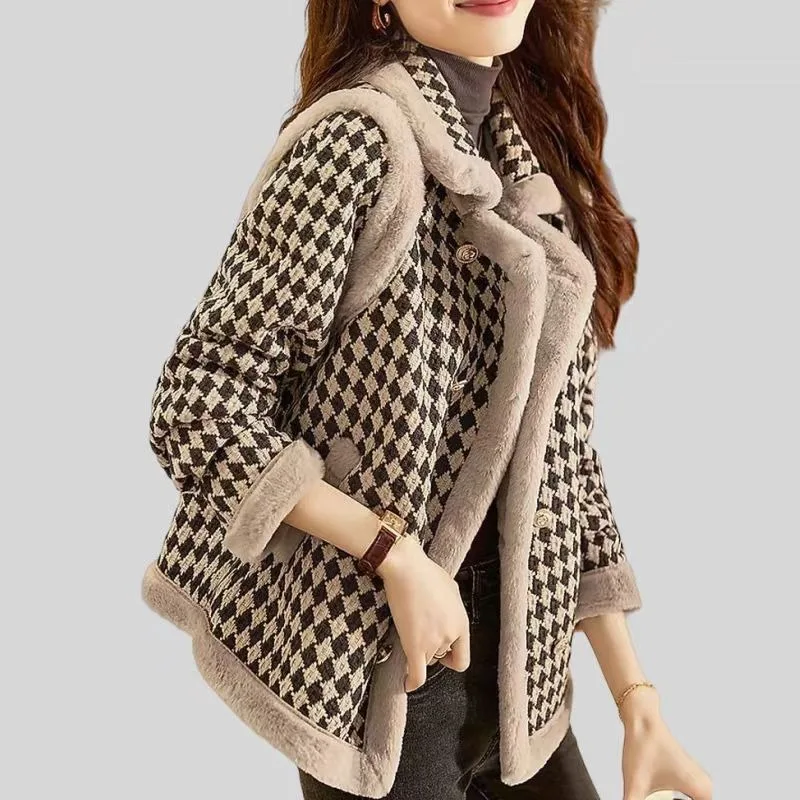 Women's New Autumn and Winter Temperament Fashionable Plaid Lapel Button Pocket Loose Versatile Casual Long-sleeved Jacket
Women's New Autumn and Winter Temperament Fashionable Plaid Lapel Button Pocket Loose Versatile Casual Long-sleeved Jacket