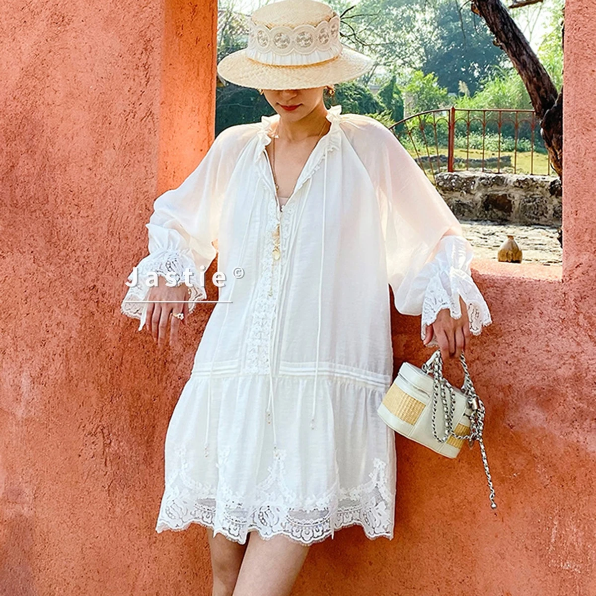 French Vintage White Lace Mini Dress Women Elegant Ruffle V Neck Loose Blouse Chic Mesh Embroidery Summer Vacation Robe 2026
French Vintage White Lace Mini Dress Women Elegant Ruffle V Neck Loose Blouse Chic Mesh Embroidery Summer Vacation Robe 2026