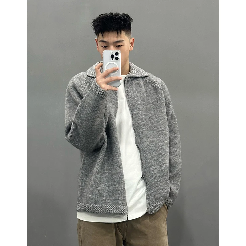 Мужской вязаный кардиган на молнии в американском ретро-стиле, осенне-зимний, с отложным воротником, модный, трендовый, брендовый, для создания непринужденного образа
Мужской вязаный кардиган на молнии в американском ретро-стиле, осенне-зимний, с отложным воротником, модный, трендовый, брендовый, для создания непринужденного образа