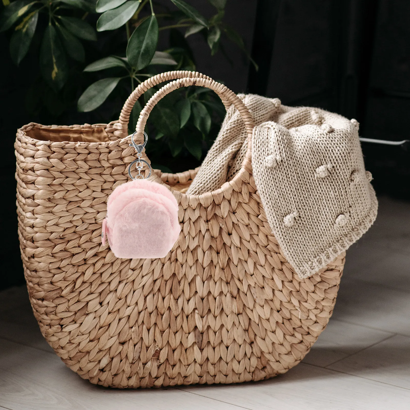 Portable Pouch Girl Purse Small Bag Cute Keychain Wallet Aesthetic Design Compact Travel Friendly Fashion Accessory
Portable Pouch Girl Purse Small Bag Cute Keychain Wallet Aesthetic Design Compact Travel Friendly Fashion Accessory