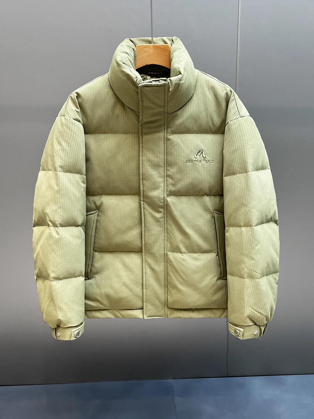 Мужская утепленная куртка с воротником-стойкой, вышитыми буквами, на пуху, теплая повседневная верхняя одежда на молнии для отдыха
Мужская утепленная куртка с воротником-стойкой, вышитыми буквами, на пуху, теплая повседневная верхняя одежда на молнии для отдыха