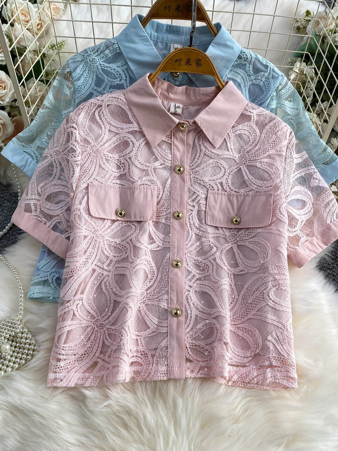 Elegant Lace Splice Loose Fit Women's Shirt Summer Slimming Metal Button up Casual Style Short Sleeve Flip Collar Top
Elegant Lace Splice Loose Fit Women's Shirt Summer Slimming Metal Button up Casual Style Short Sleeve Flip Collar Top