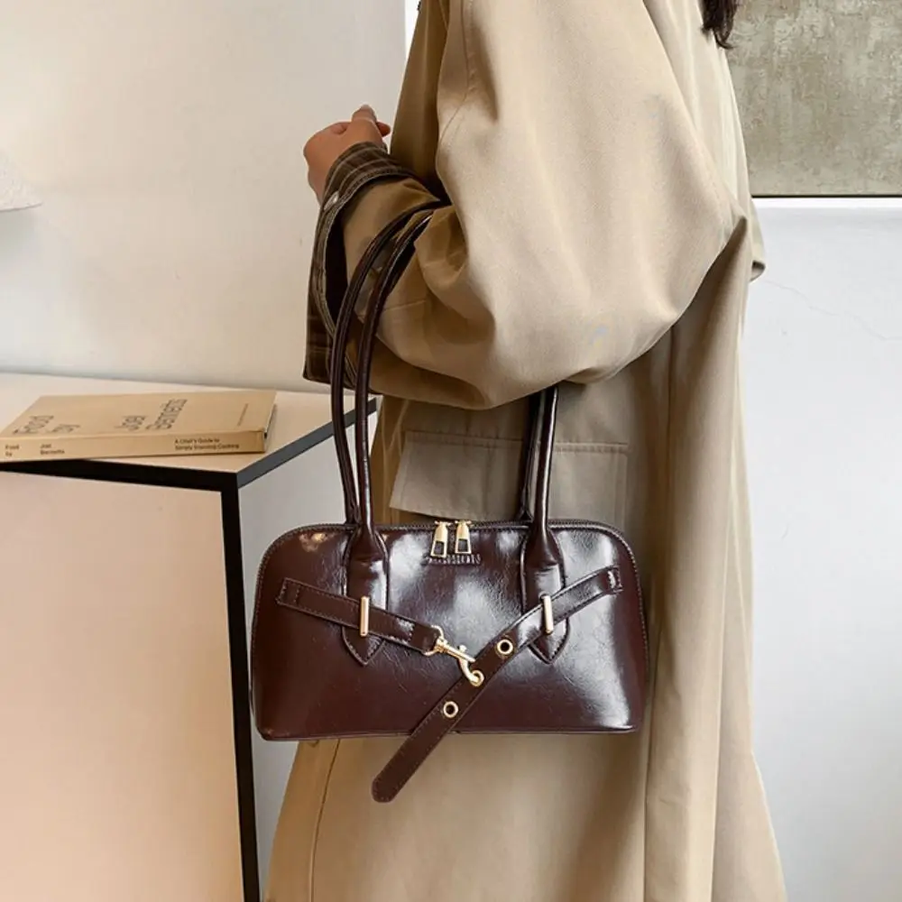 Casual Korean Style Retro Shoulder Bag PU Leather Solid Color Bowling Bag Handbag Large Capacity Underarm Bag Girls
Casual Korean Style Retro Shoulder Bag PU Leather Solid Color Bowling Bag Handbag Large Capacity Underarm Bag Girls