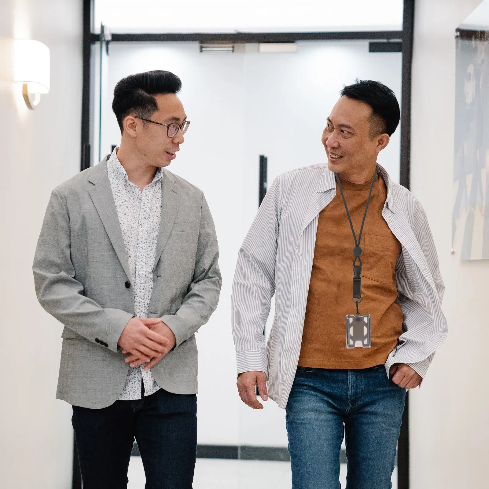 Держатель для удостоверений личности, вертикальный кардхолдер для рабочего пропуска с ремешком, съемный дизайн, защитный чехол для ID-карт для школы и офиса
Держатель для удостоверений личности, вертикальный кардхолдер для рабочего пропуска с ремешком, съемный дизайн, защитный чехол для ID-карт для школы и офиса