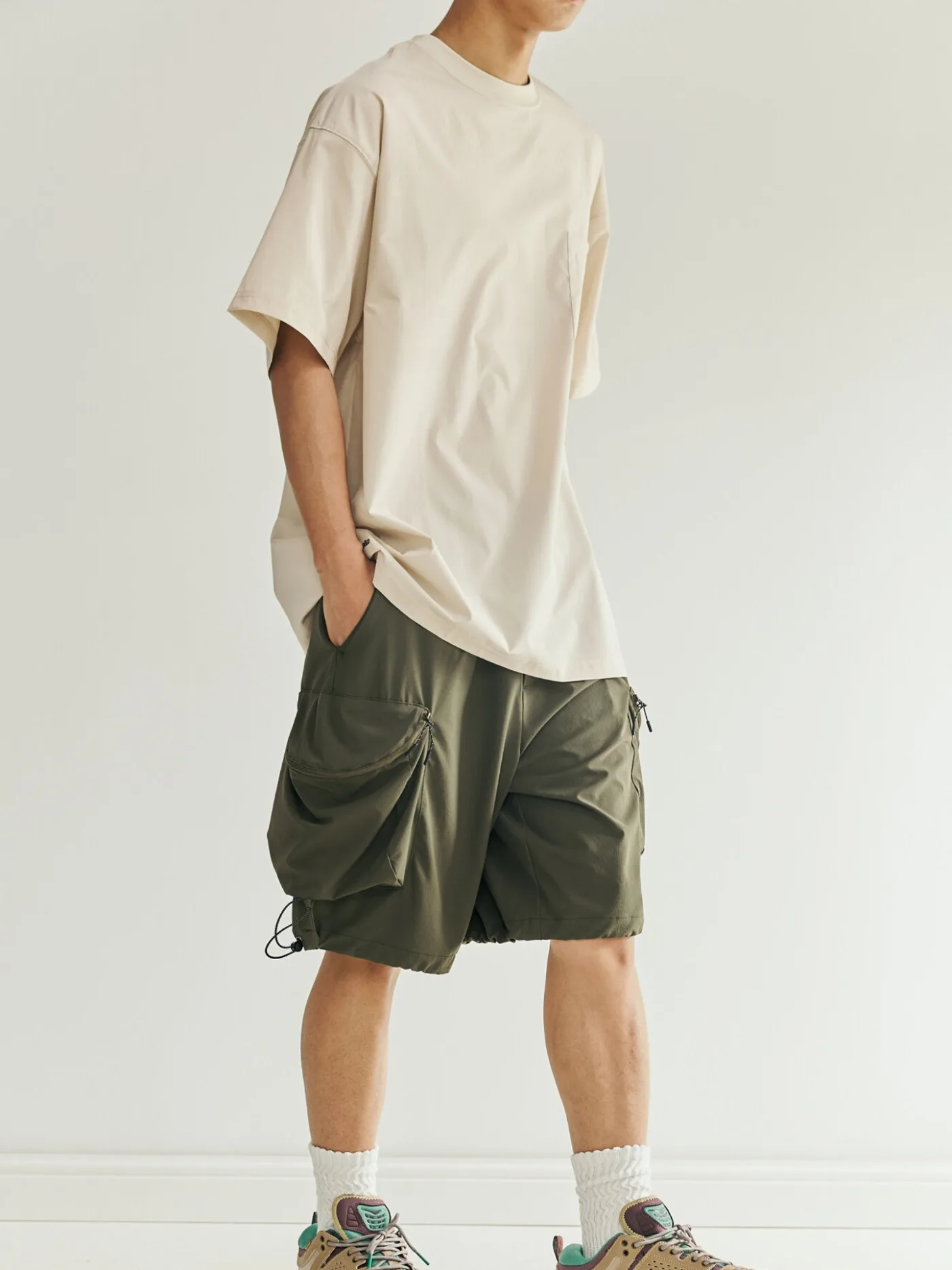 Summer Outdoor Waterproof Three-dimensional Pocket Shorts Men's Five Point Beach Shorts
Summer Outdoor Waterproof Three-dimensional Pocket Shorts Men's Five Point Beach Shorts