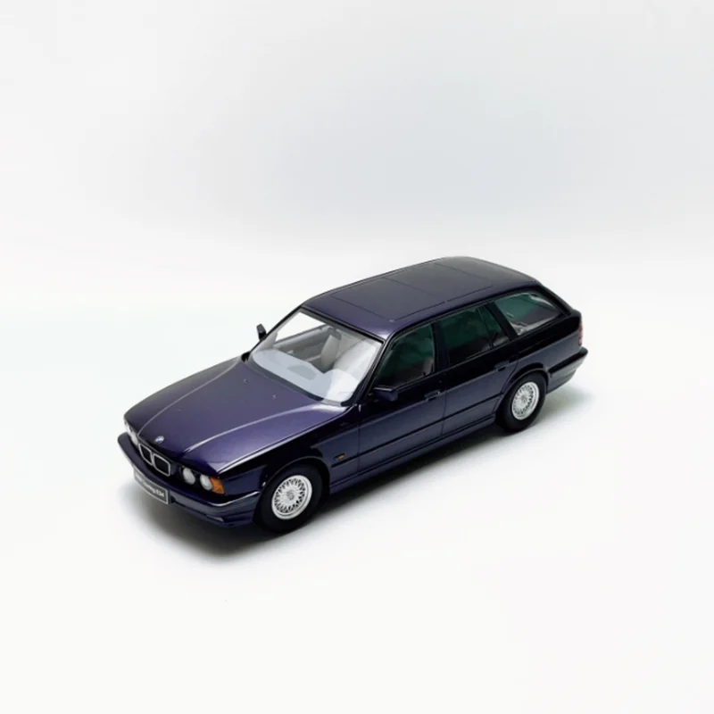 KK 1:18 Scale 5-Series E34 Replica Alloy Toy Car Model Static Classic Collector's Item Gift Souvenir
KK 1:18 Scale 5-Series E34 Replica Alloy Toy Car Model Static Classic Collector's Item Gift Souvenir