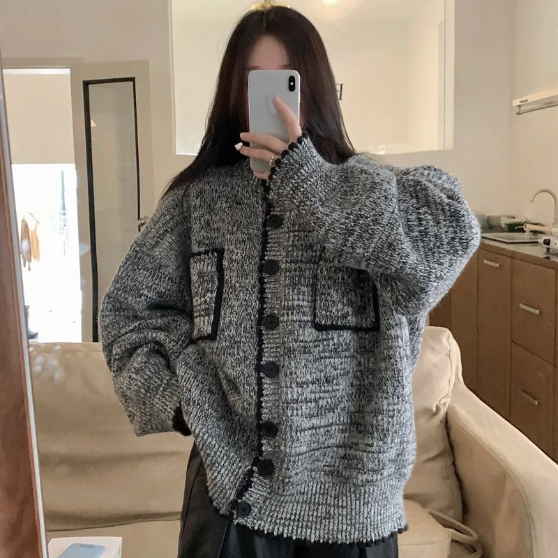2024 Autumn and Winter New Color Blocked Long Sleeved Knitted Sweater Cardigan Jacket for Women, Simple and Versatile Top
2024 Autumn and Winter New Color Blocked Long Sleeved Knitted Sweater Cardigan Jacket for Women, Simple and Versatile Top