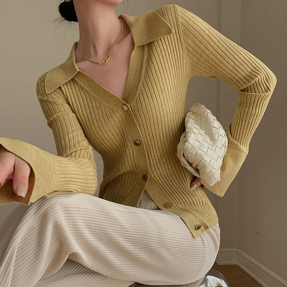 Fashion Knitted Coats Vintage Luxury Cardigan Long Sleeve Tops Slim Sweater Polo Large Lapel Korean Autumn Ladies Knit Jackets
Fashion Knitted Coats Vintage Luxury Cardigan Long Sleeve Tops Slim Sweater Polo Large Lapel Korean Autumn Ladies Knit Jackets