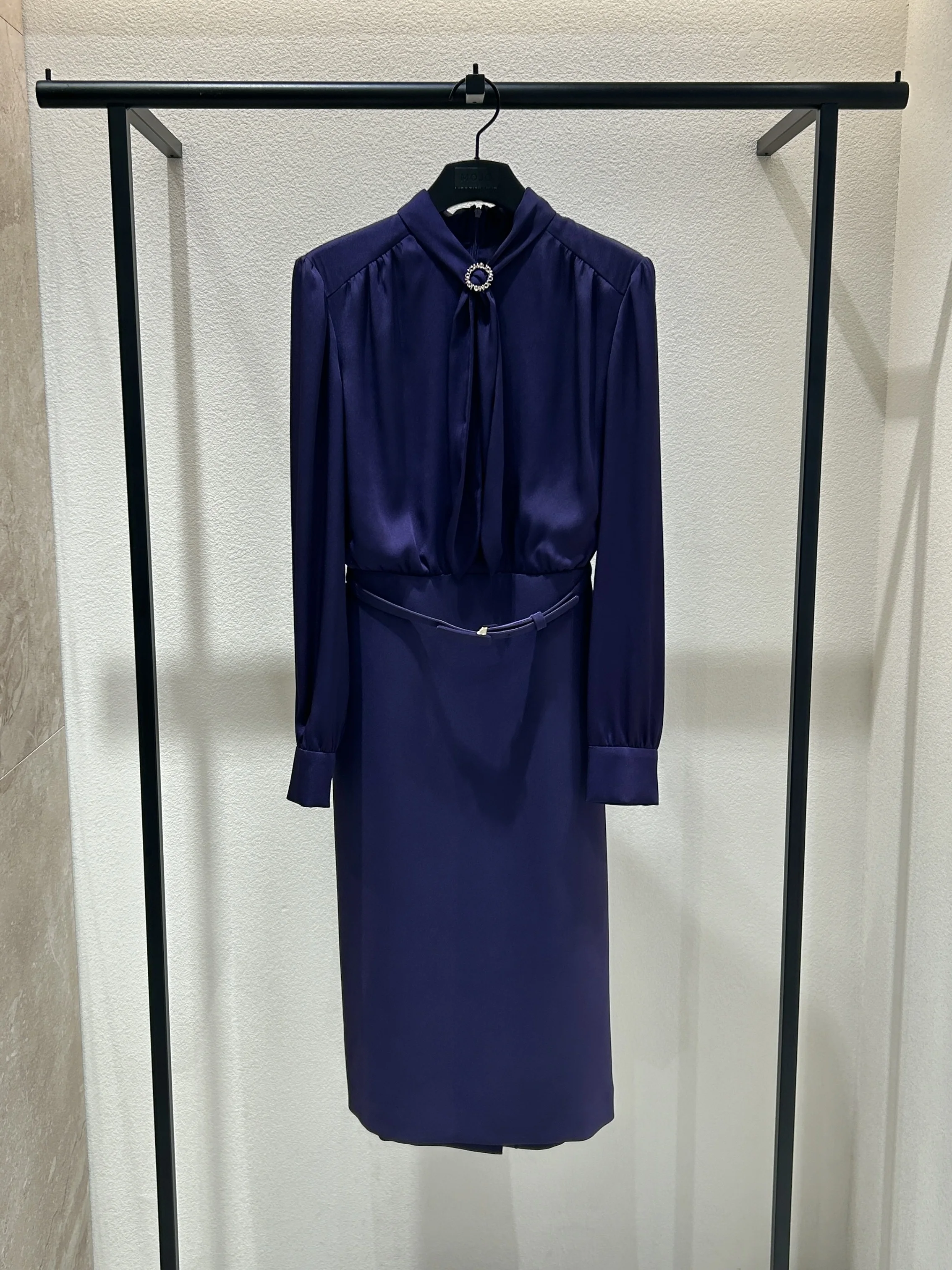 Elegant Mid-Length H-Shape Straight Midi Dress with Bow-Knot Fashionable Commuter Style Polyester Blend Korean Ladies Dress
Elegant Mid-Length H-Shape Straight Midi Dress with Bow-Knot Fashionable Commuter Style Polyester Blend Korean Ladies Dress