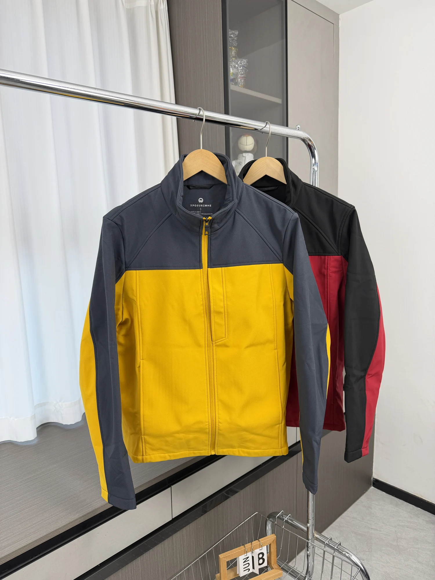 Высококачественное повседневное мужское уличное ветрозащитное теплое пальто с воротником-стойкой на подкладке в американском стиле, осенне-зимнее пальто для отдыха
Высококачественное повседневное мужское уличное ветрозащитное теплое пальто с воротником-стойкой на подкладке в американском стиле, осенне-зимнее пальто для отдыха