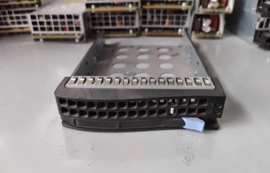 Supermicro Powertech оригинальный серверный кронштейн для разборки жесткого диска, полка, коробка для жесткого диска, аксессуары для сервера
Supermicro Powertech оригинальный серверный кронштейн для разборки жесткого диска, полка, коробка для жесткого диска, аксессуары для сервера