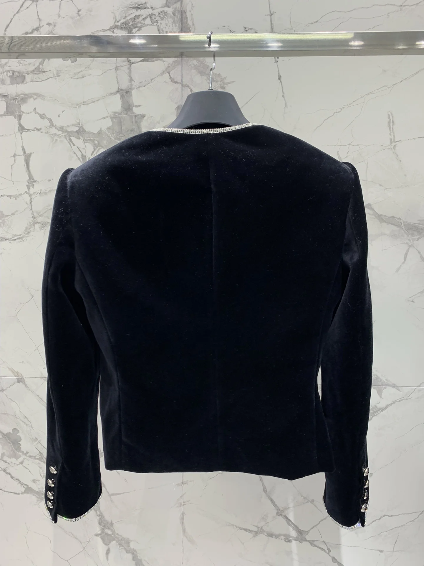 2024 Spring Luxury Fashion Women Beading Velvet Blazer Coat Female High Quality Outerwear
2024 Spring Luxury Fashion Women Beading Velvet Blazer Coat Female High Quality Outerwear