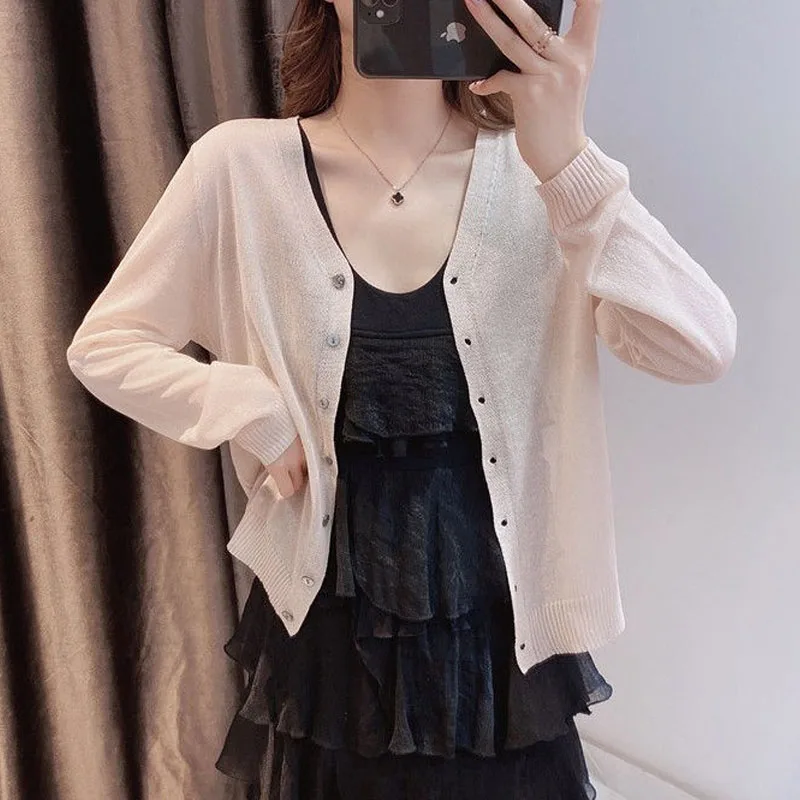 Sweaters Knitted Sweater Women Cardigans New Long Sleeve V-Neck Sunscreen Knit Sweater Cardigan Women Tops Women Clothing Q3665
Sweaters Knitted Sweater Women Cardigans New Long Sleeve V-Neck Sunscreen Knit Sweater Cardigan Women Tops Women Clothing Q3665