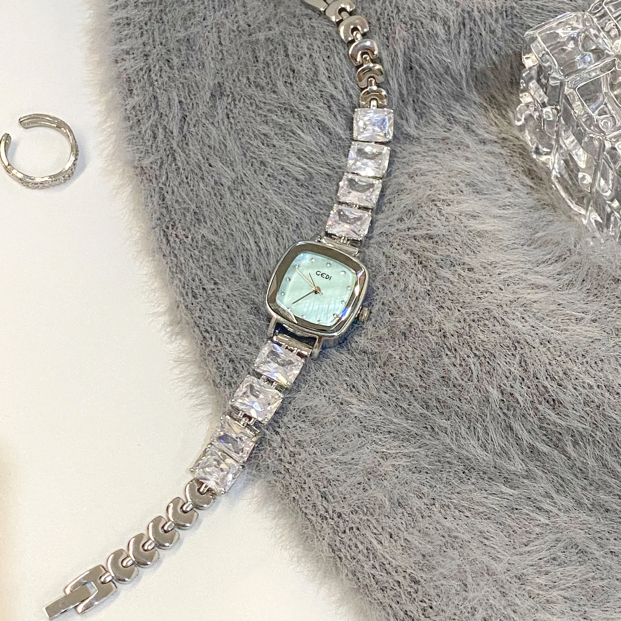 Elegant Green Dial Women Watch GEDI Brand Original, Pearl & Zircon Chain Silver Wristwatch, Casual Party Dress Clock for Women
Elegant Green Dial Women Watch GEDI Brand Original, Pearl & Zircon Chain Silver Wristwatch, Casual Party Dress Clock for Women