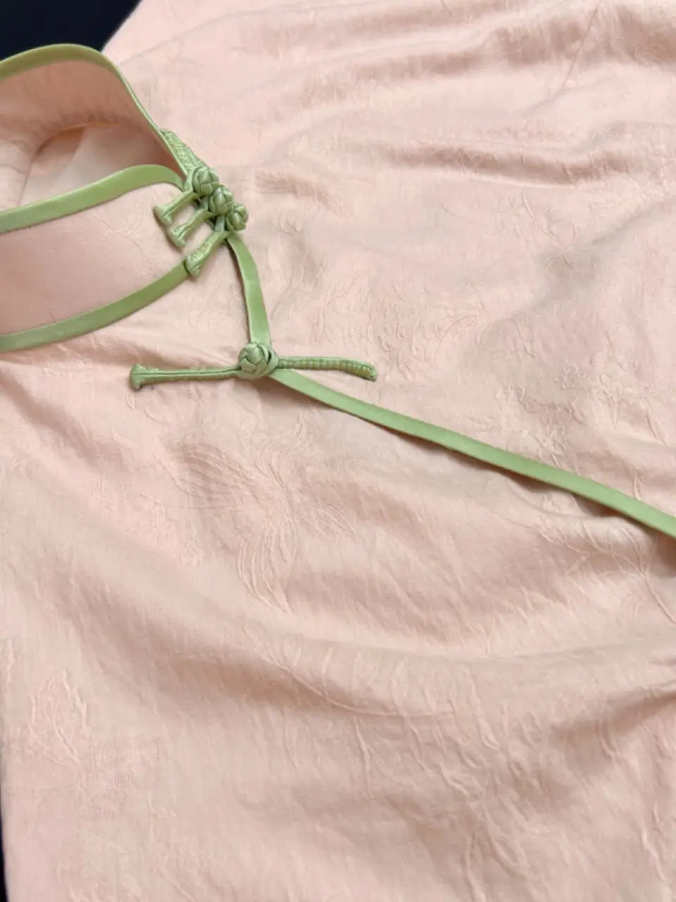 New Pink Silk Full Open Collar Summer Vintage Style High End Premium Daily Wear Low Slit mid Length
New Pink Silk Full Open Collar Summer Vintage Style High End Premium Daily Wear Low Slit mid Length