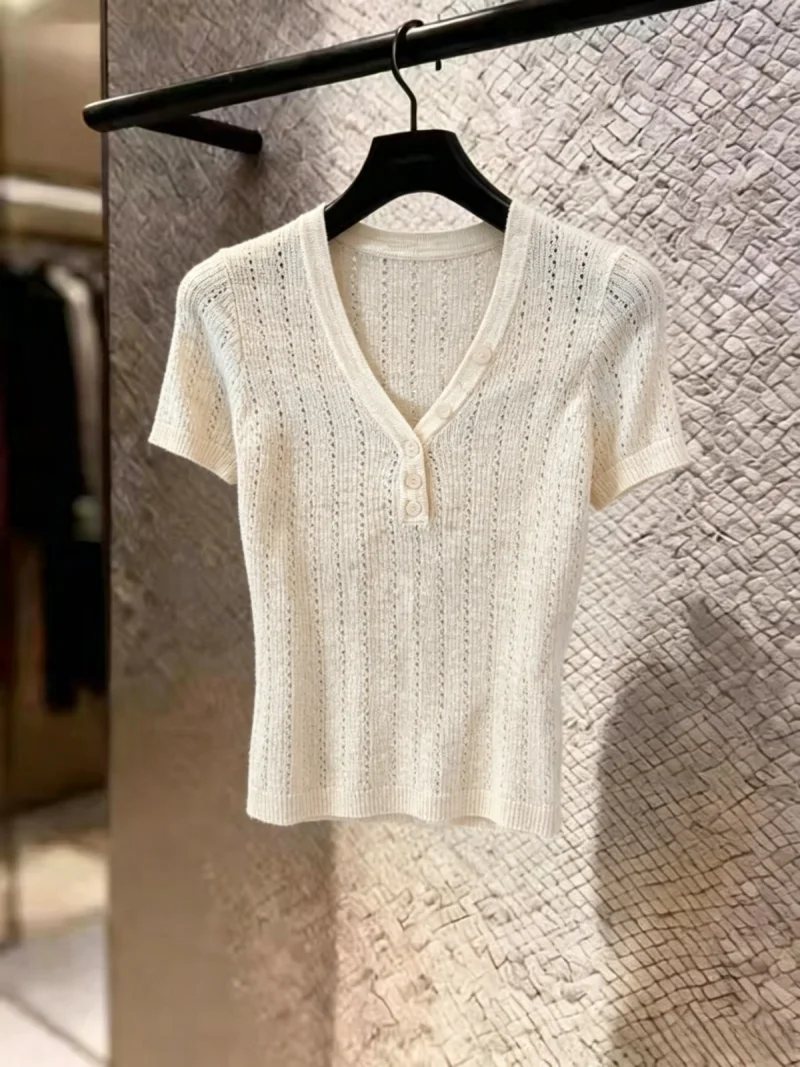 Korean Style V-Neck Short Sleeve Knitted Shirt Women's Summer New Design Versatile Top Hollow out Button Detail Silk Blend
Korean Style V-Neck Short Sleeve Knitted Shirt Women's Summer New Design Versatile Top Hollow out Button Detail Silk Blend