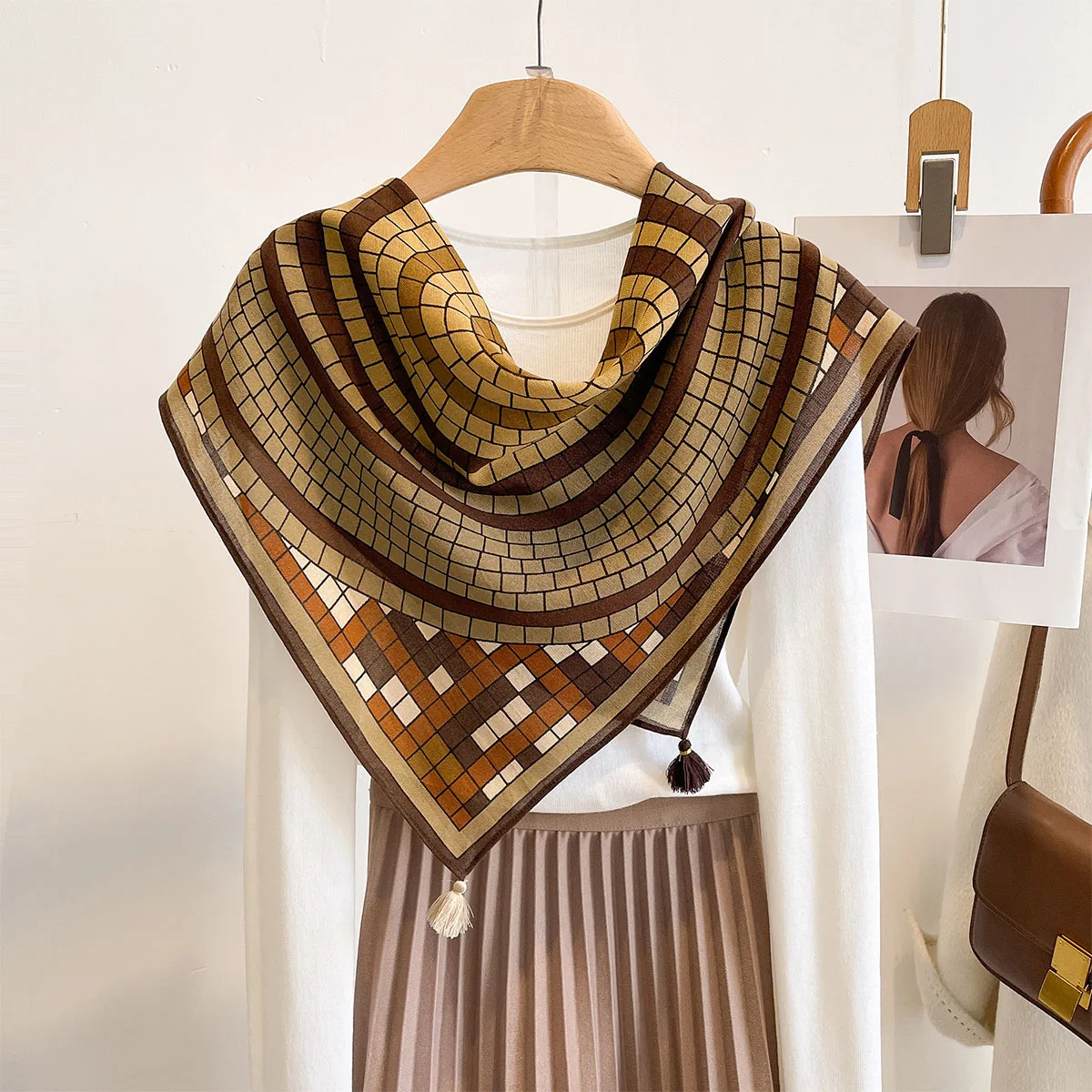 Silk Scarf Women Large Square 60cm Print Neck Scarf Hijab Bandana Foulard Shawl High Quality Wrap for Lady Tassel Pendant Gift
Silk Scarf Women Large Square 60cm Print Neck Scarf Hijab Bandana Foulard Shawl High Quality Wrap for Lady Tassel Pendant Gift