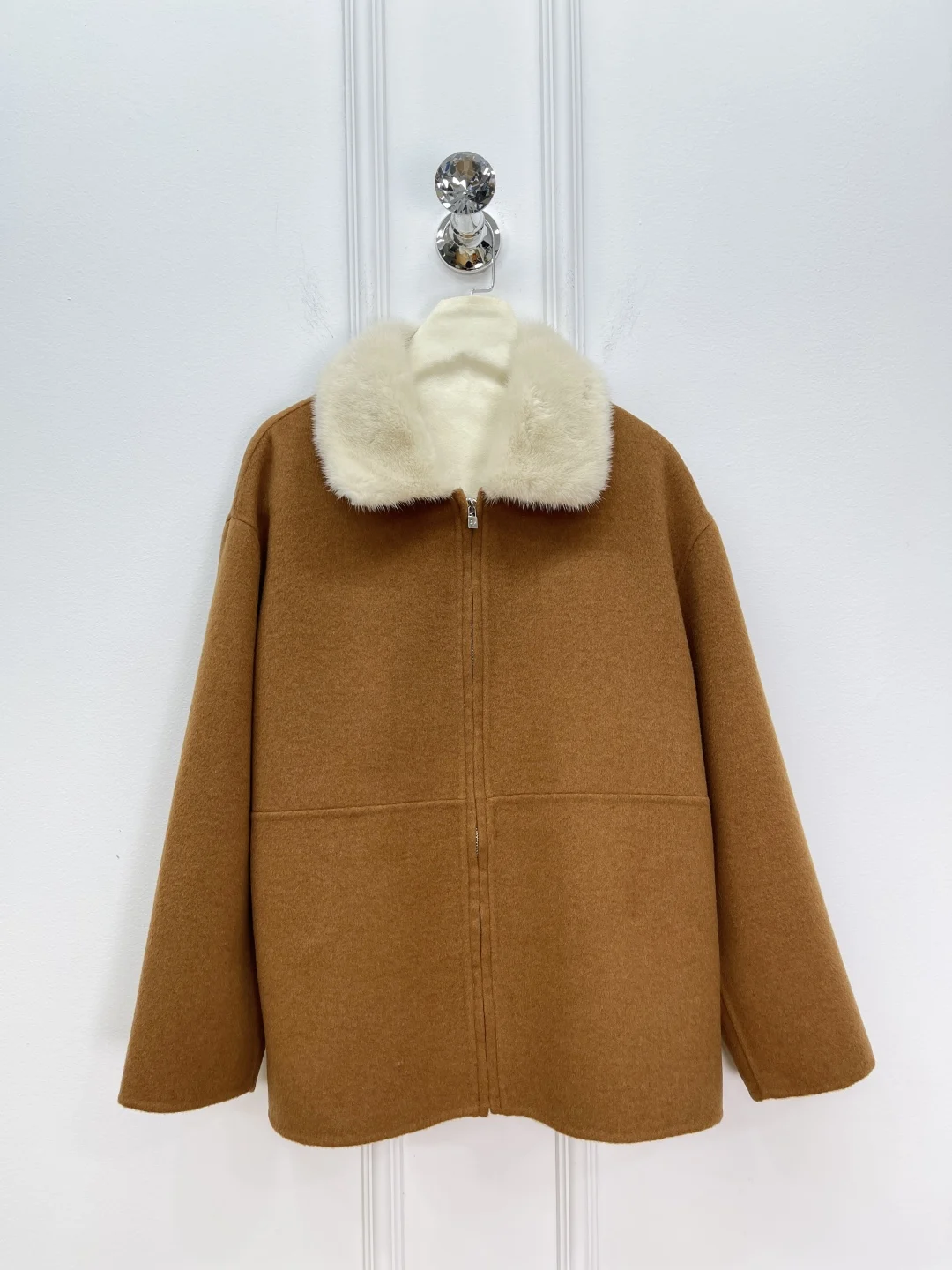 Women's Mink Fur Collar Coat Autumn Winter Turn-down Collar Long Sleeve Vintage Female Pure Cashmere Jacket
Women's Mink Fur Collar Coat Autumn Winter Turn-down Collar Long Sleeve Vintage Female Pure Cashmere Jacket