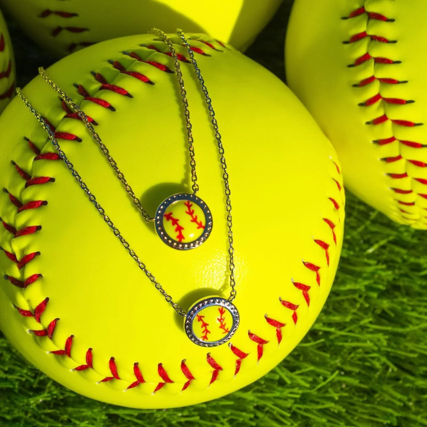 VKVVA Fashion New Style Softball Sports Pendant Necklaces for Women Jewelry Game Day Team Gifts,Two color and Style Optional
VKVVA Fashion New Style Softball Sports Pendant Necklaces for Women Jewelry Game Day Team Gifts,Two color and Style Optional
