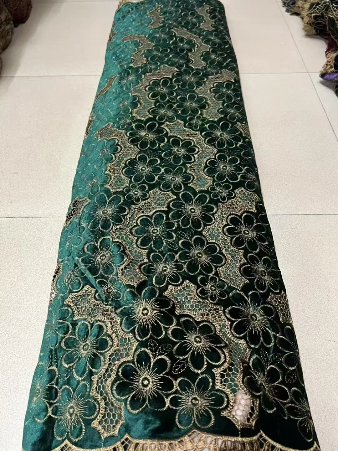 New Velvet Lace Fabric 2026 High Quality Lace Nigerian Lace Trim Luxury Laces On Sale 5 Yards Dubai African Fabrics Woman Dress
New Velvet Lace Fabric 2026 High Quality Lace Nigerian Lace Trim Luxury Laces On Sale 5 Yards Dubai African Fabrics Woman Dress