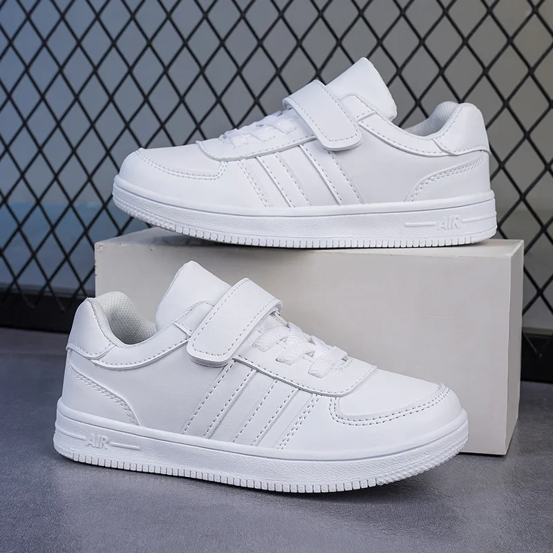 A pair of children's unisex sneakers hook and loop versatile non slip breathable for boys and girls daily wear CF-890
A pair of children's unisex sneakers hook and loop versatile non slip breathable for boys and girls daily wear CF-890